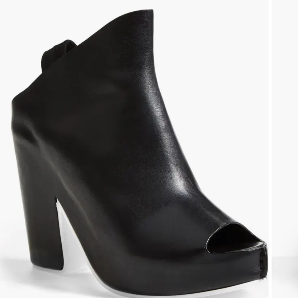 New BALENCIAGA leather open toe platform mule sz 35